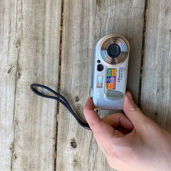 Vintage 2002 Sony Cybershot DSC-p2 2 MPX Camera UNTESTED - Picture 4 of 8